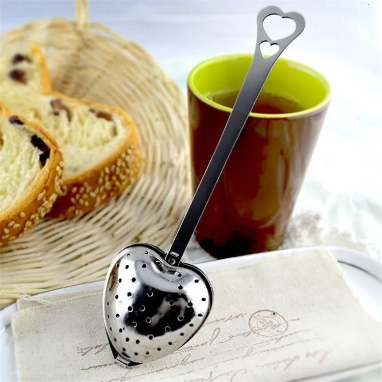 Tea time القلب الشاي infuser أدوات شكل قلب شبكة طويلة قبضة لوف ورقة الشاي تصفية الفولاذ الصلب العشبية قفل drinkware ملعقة مصفاة الكرة قابلة لإعادة الاستخدام الناشر