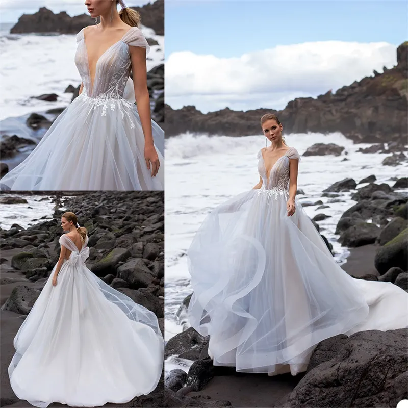 Sexig High V-Neck Bröllopsklänningar Strand Appliqued Beaded Ruched Tulle Big Bow Bridal Gown Boho Ärmlös Backless Sweep Train Bridal Dress