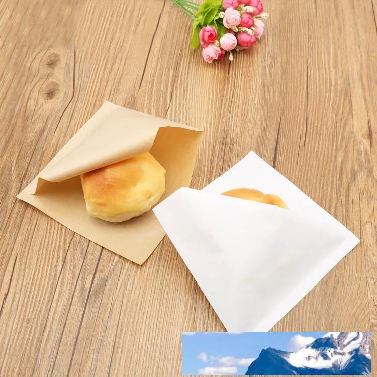 100pcs 15x15cm Kraft paper packaging bag Oil proof sandwich Donuts bags for Bakery bread food bags Triangle white tan