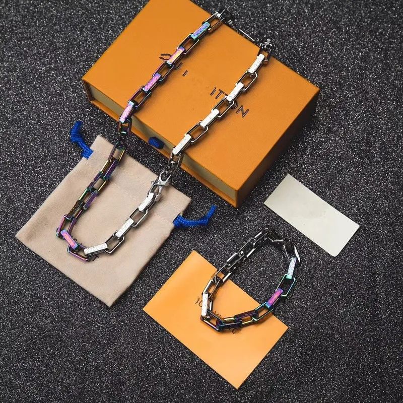 Ny lanserad i lyxig halsband Armband Designer Modig Färgglada Märkedjan Halsband Logo Brev För Män och Kvinnor Festival Presenter