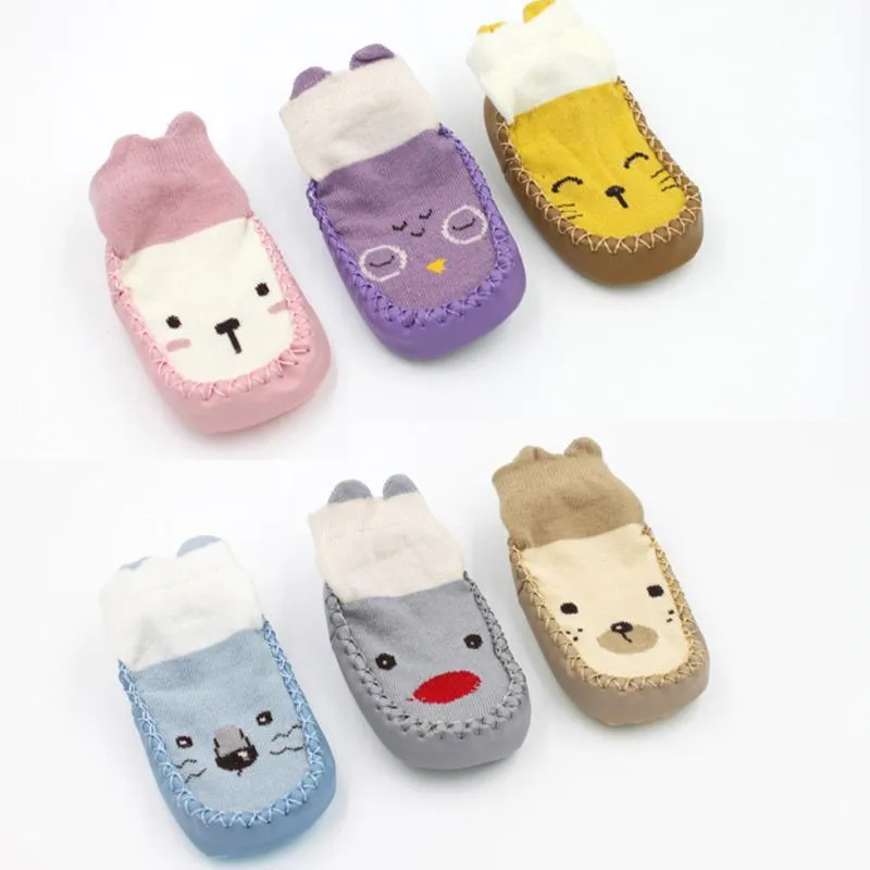 Premiers Walkers Baby Anti-Slipper Chaussettes Née Hiver Children Dessin animé Chaussures de plancher Soft Sole Sole Patchwork Chaussette 0-24m