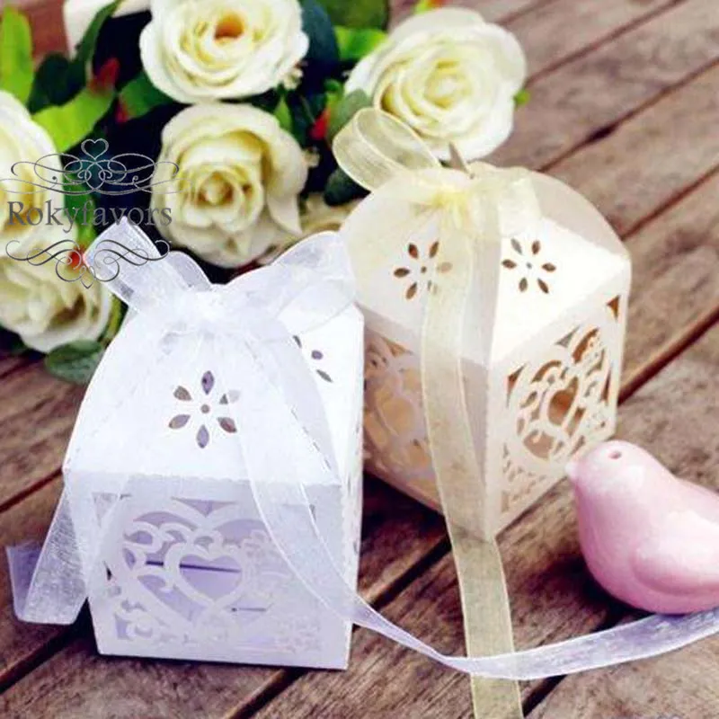 50 sztuk Laser Cut Serce Cukierki Pudełka Ślubne Favors Event Party Prezenty Heart Lantern Boxes Recepcja Uchwyt Uchwyt Uchwyt Uchwyt Urodziny Pomysł