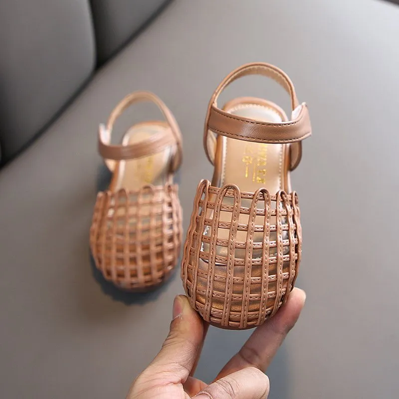 Sandalias con hotsell dedos cubiertos