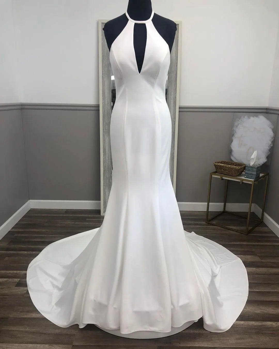 Meghan Markle Vibes Crepe Wedding Gown 2020人魚/トランペットスタイル急落キーホールネックラインオープンバックブライダルドレスデザインVestidos de Novia