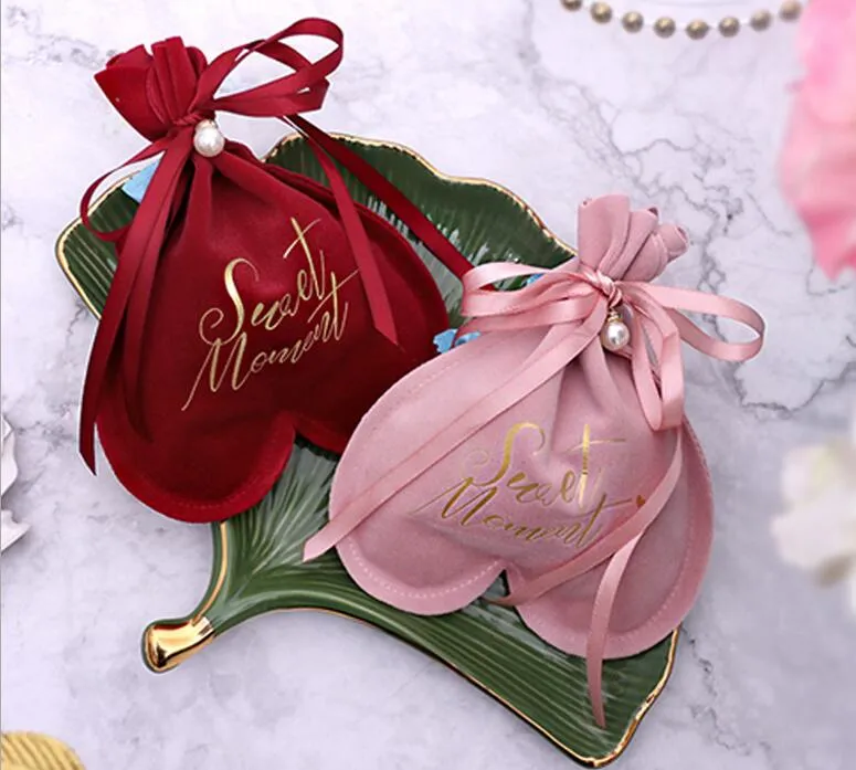 Sac de paquet de bonbons de mariage Sac de cadeau de faveur de mariage en tissu de velours Sac de cadeau de faveurs de fête de douche de bébé en forme de coeur DHL gratuit en gros