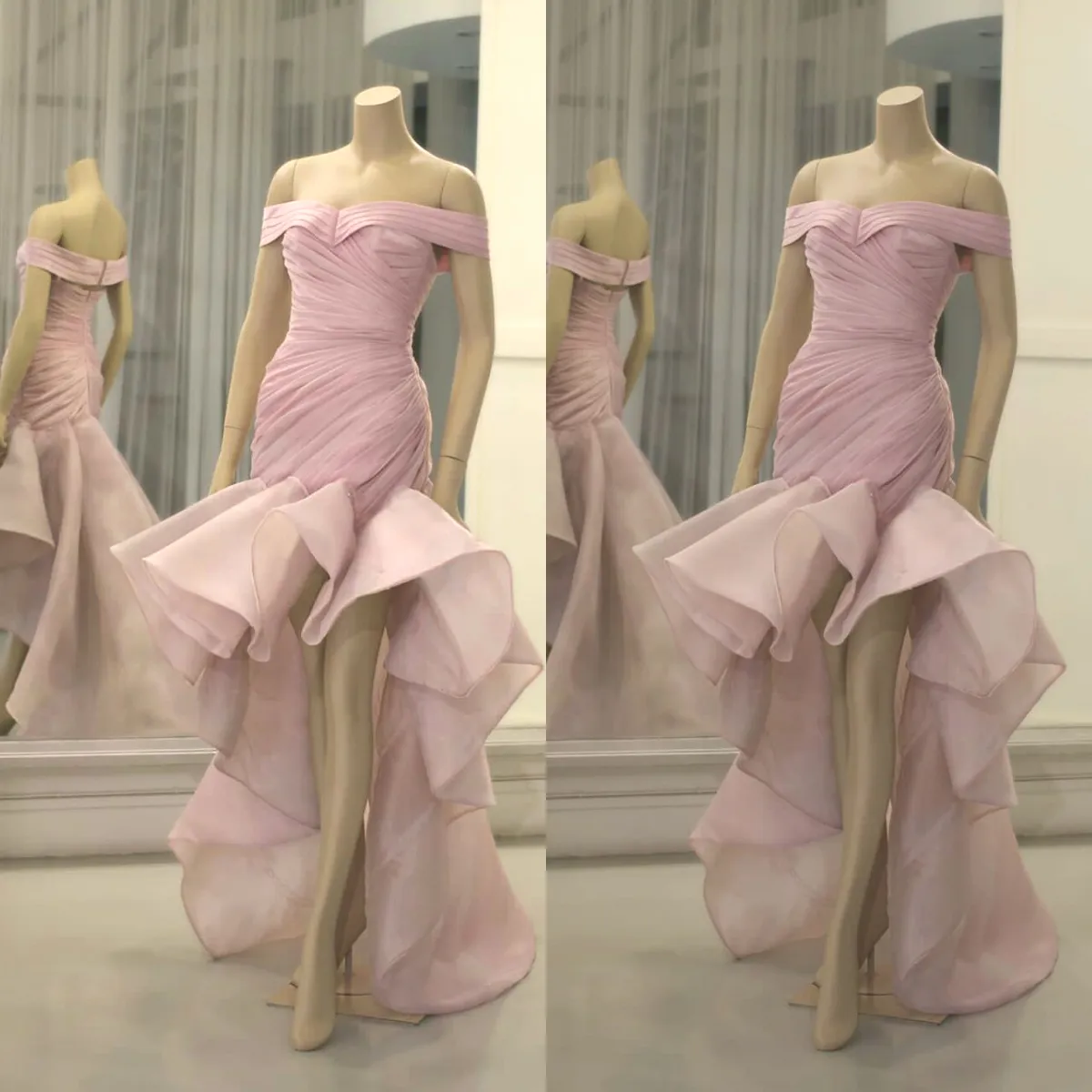 Elegant rosa kvällsklänningar Slitstjuv Hi-Lo Ruffles Party Gown Satin Billiga Sweeptrain Formell Prom Klänning Skräddarsydda Brudtärna Klänning