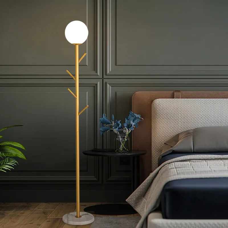Lampadaire avec cintre lumière chambre de luxe chevet salon créatif extrêmement simple sac suspendu nordique porte-manteau lampadaire
