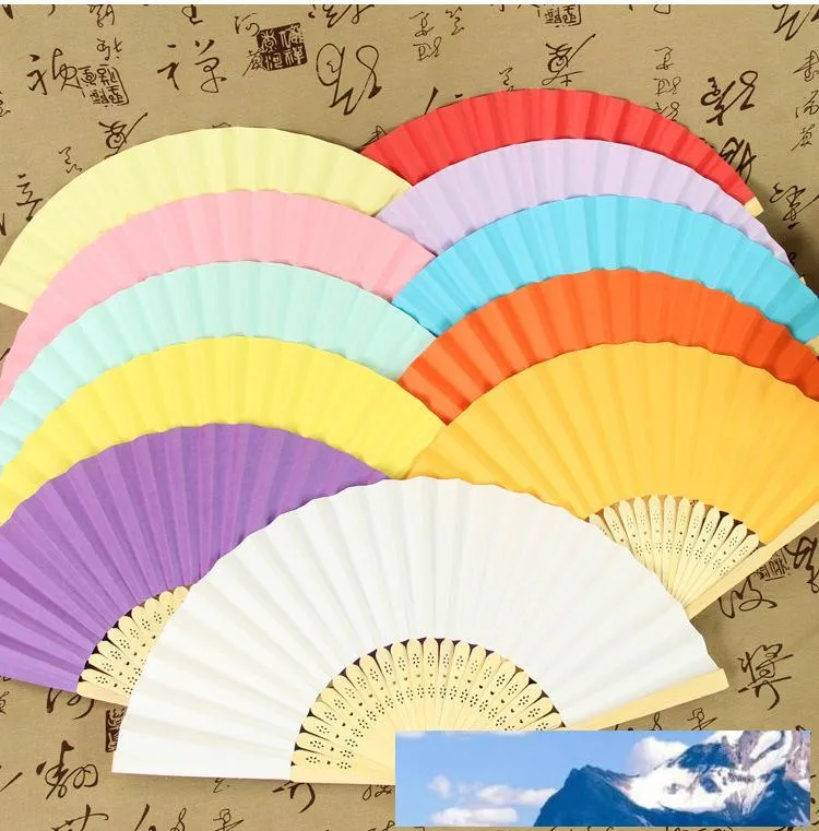 Multi kleuren zomer chinese pure kleur hand papier fans zak vouwen bamboe fan bruiloft gunst groothandel gratis verzending