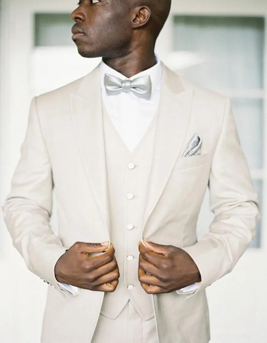 新しいスタイルベージュ色のタキシードピークラペル新郎メンズウェディングドレス優秀な男ジャケットブレザー3ピーススーツ（ジャケット+パンツ+ベスト+ネクタイ）671
