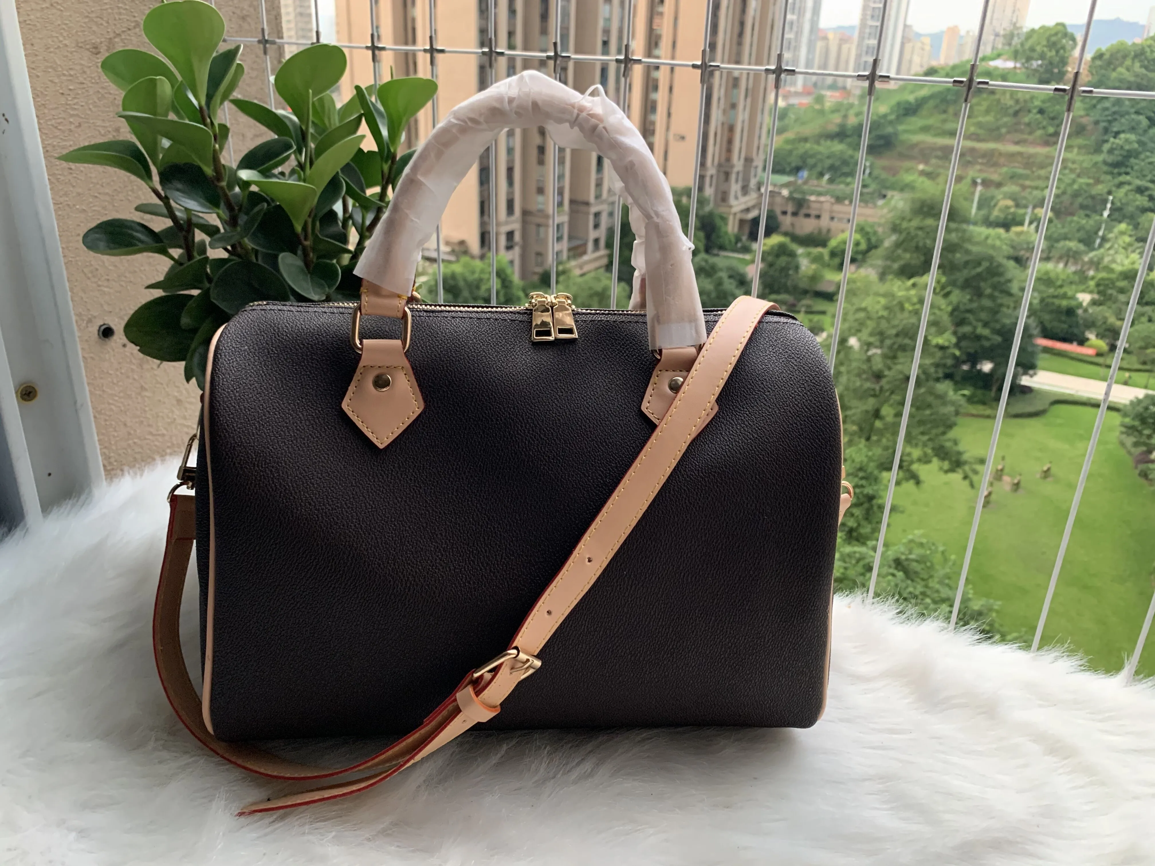 Mode Frauen 30 cm Schloss Schlüssel Reisetasche Klassische Stil Taschen Duffle Schulter Handtasche Dame Totes Handtaschen Duffel Mit Shouldere jh-iu