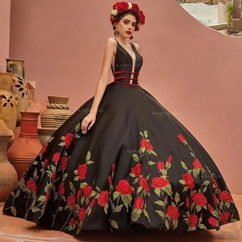 Abito da ballo nero Abiti Quinceanera 2022 Scollo a V Ricamo Sweep Train Sweet 16 Dress vestidos de 15 a￱os