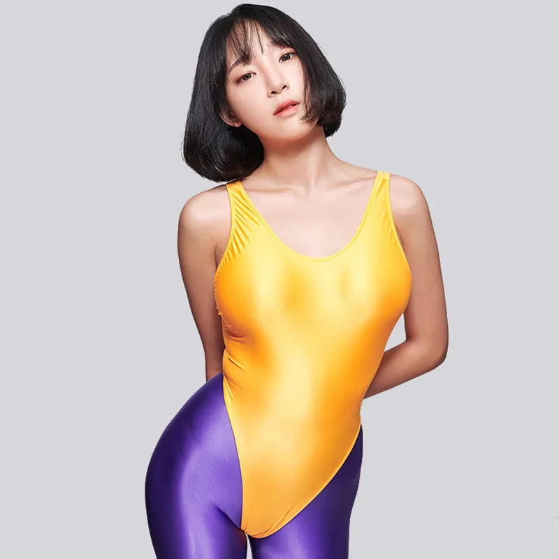 ひもワンピースの入浴スーツ：レトロな光沢のあるレオタード