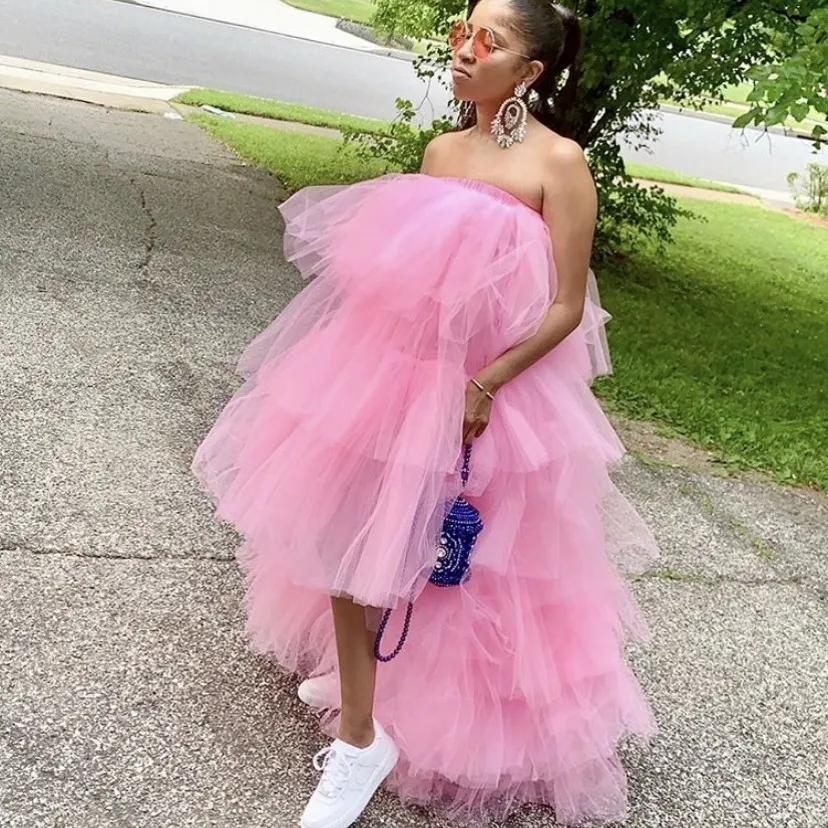 Trendiga Baby Rosa Hög Låg Party Klänningar Tulle Kjolar Elastisk Midja Ruffle Tiered Women Tutu Kjol Cocktail Prom Klänning Maxi Tulle Bottom