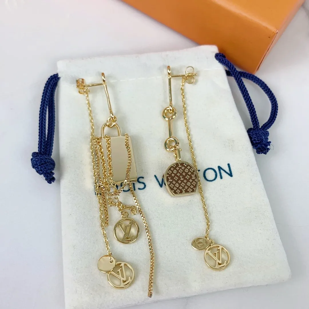 LOUIS VUITTON Pendientes De Diseño Cc Borla Aretes De Diseño De