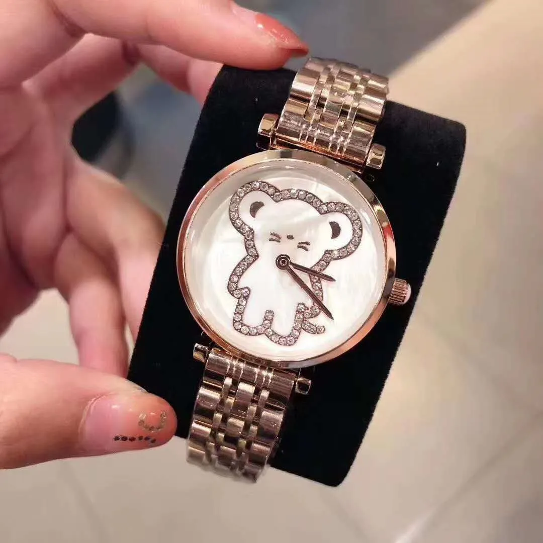 2024 Duas séries de agulhas relógios masculinos de luxo Pequeno urso mostrador relógio de quartzo relógios de grife marca pulseira de aço acessórios de moda feminina