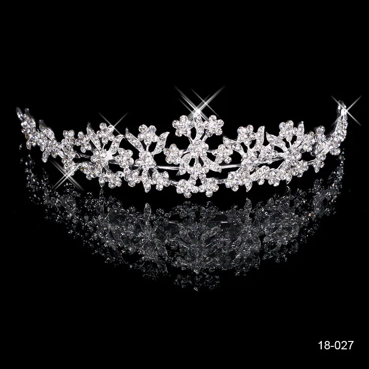 18027clssic Hair Tiaras auf Lager billiger Diamant -Strass -Hochzeitskronhaarband Tiara Bridal Prom Abend Schmuck Kopfstücke290o