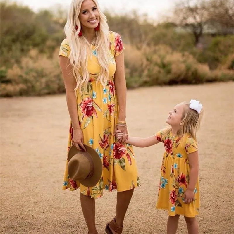 Robes à fleurs pour filles, robes assorties maman et fille, robe de plage, vêtements mère et fille, vêtements de famille assortis