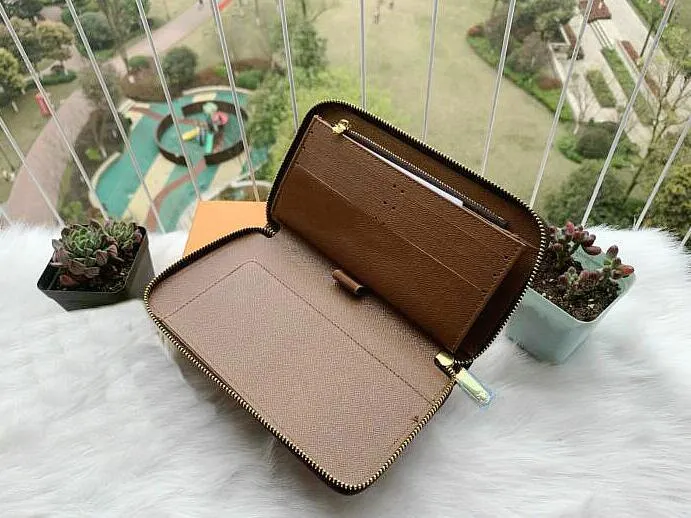 Best clutch 2025 wallet