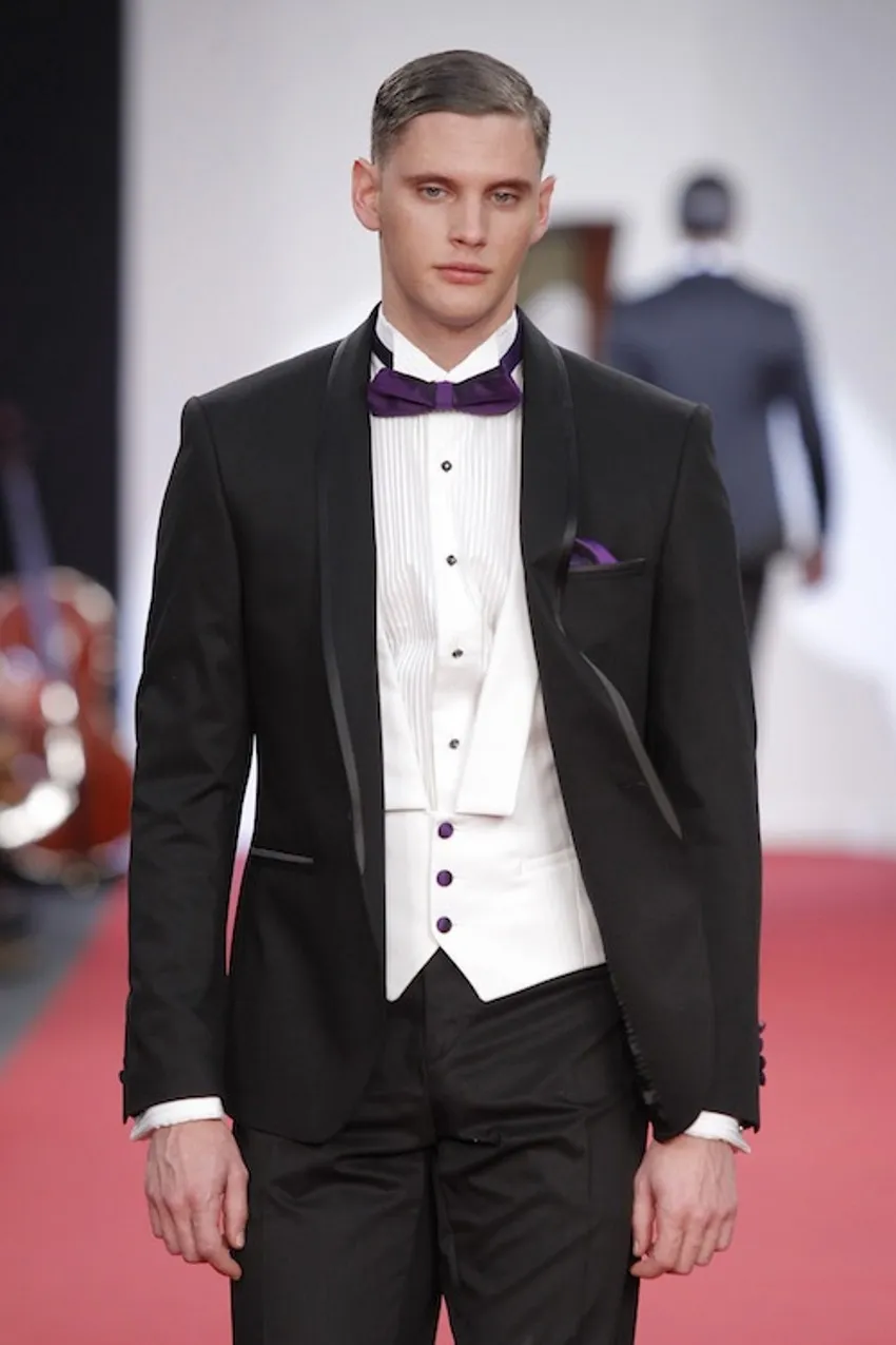 Mode Black Bruidegom Tuxedos Sjaal Revers Groomsmen Mens Trouwjurk Uitstekende Man Jacket Blazer 3 Stuk Suit (Jas + Broek + Vest + Tie) 673