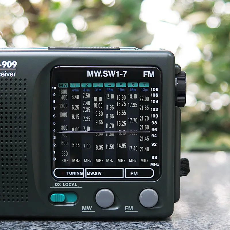 Radio FM / MW / SW 9 Band Word Portiver Portable Radio Tecsun R909.