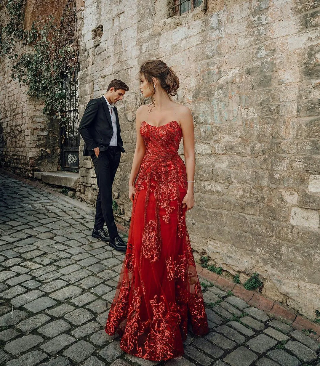 Abiti Da Sposa Rossa Paillettes Applique Abito Da Sposa Sweep Train Abito Da Sposa Senza Spalline Vestitidos De Novi 244w Da 31 15 DHgate