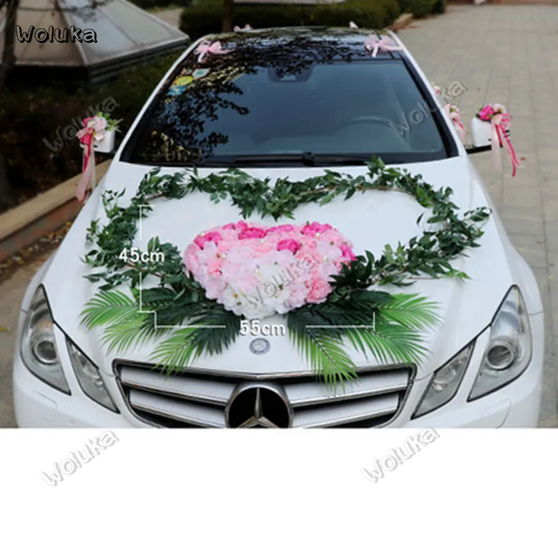 Wedding car decoration = décoration de voiture de mariage