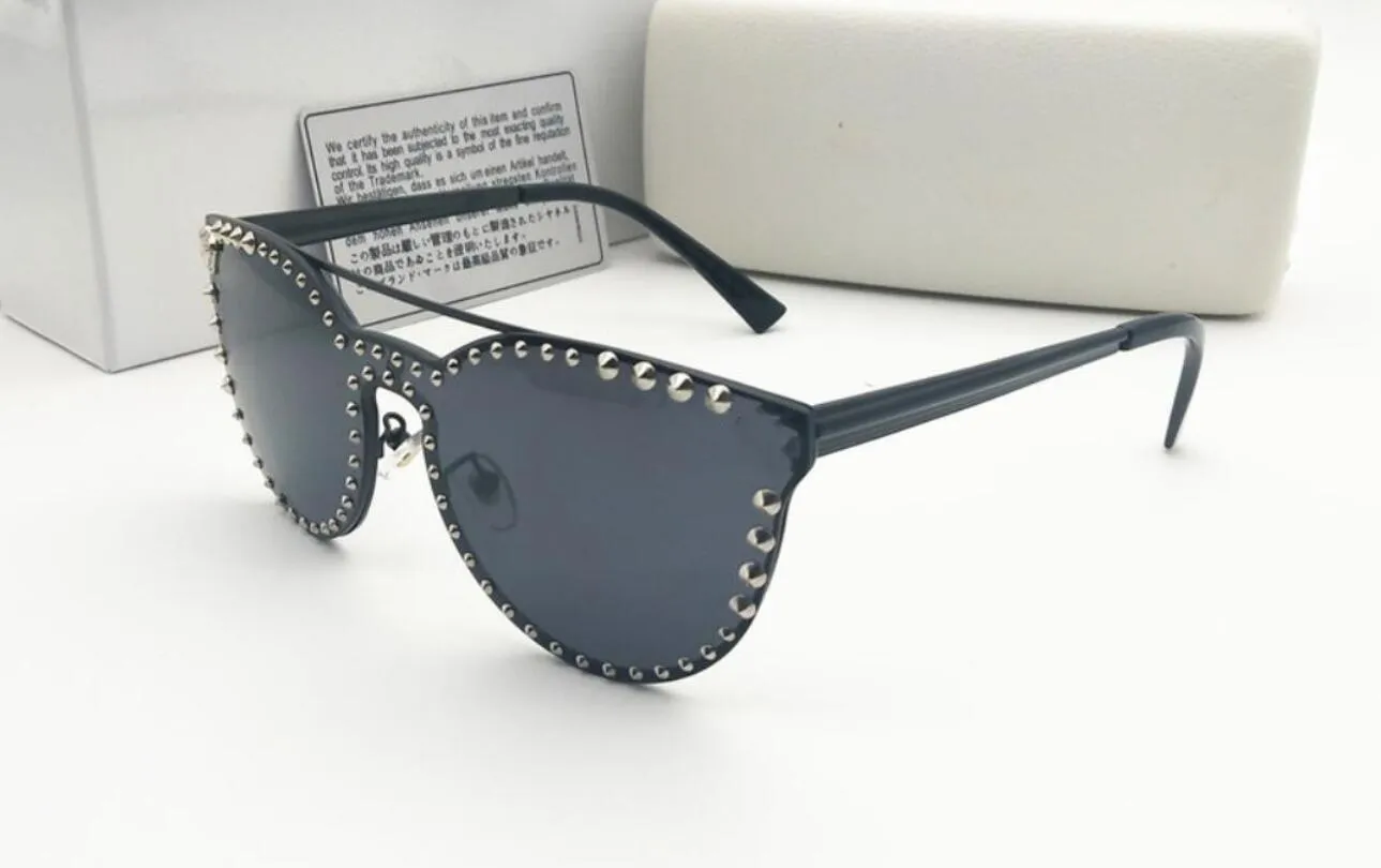 2019 nuovi occhiali da sole uomo / donna occhiali da sole di marca di tendenza blackout occhiali da sole moda europea e americana 2138 Eyewear