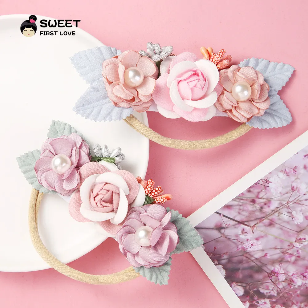 Nuovi bambini Copricapo di fiori Accessori per capelli Ragazze fatte a mano Perla Stereo Fiori Fascia per capelli Dolci Bambini Fiocco per capelli elastico senza cuciture S309