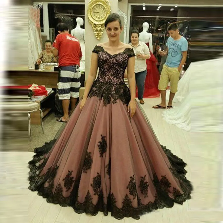 2021 Svart Lace Blush Plus Storlek Prom Klänningar Prinsessan A-Line Tulle Kortärmad Baklösa Lace-Up Graduation Evening Gowns Sweet 16 Dress