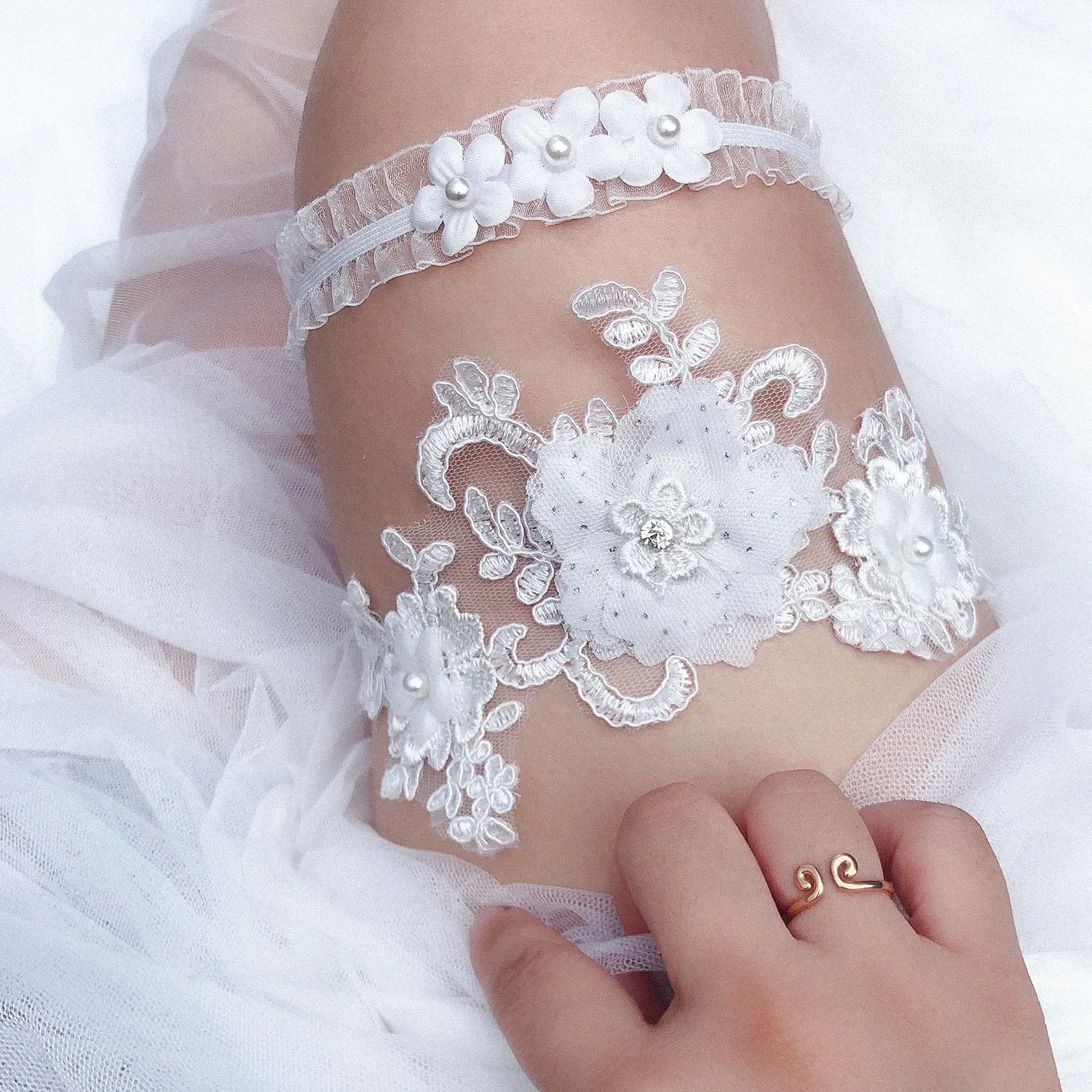 Stunning Lace Flower Rhinestone Arm Cuff And Pearl Wedding Garter