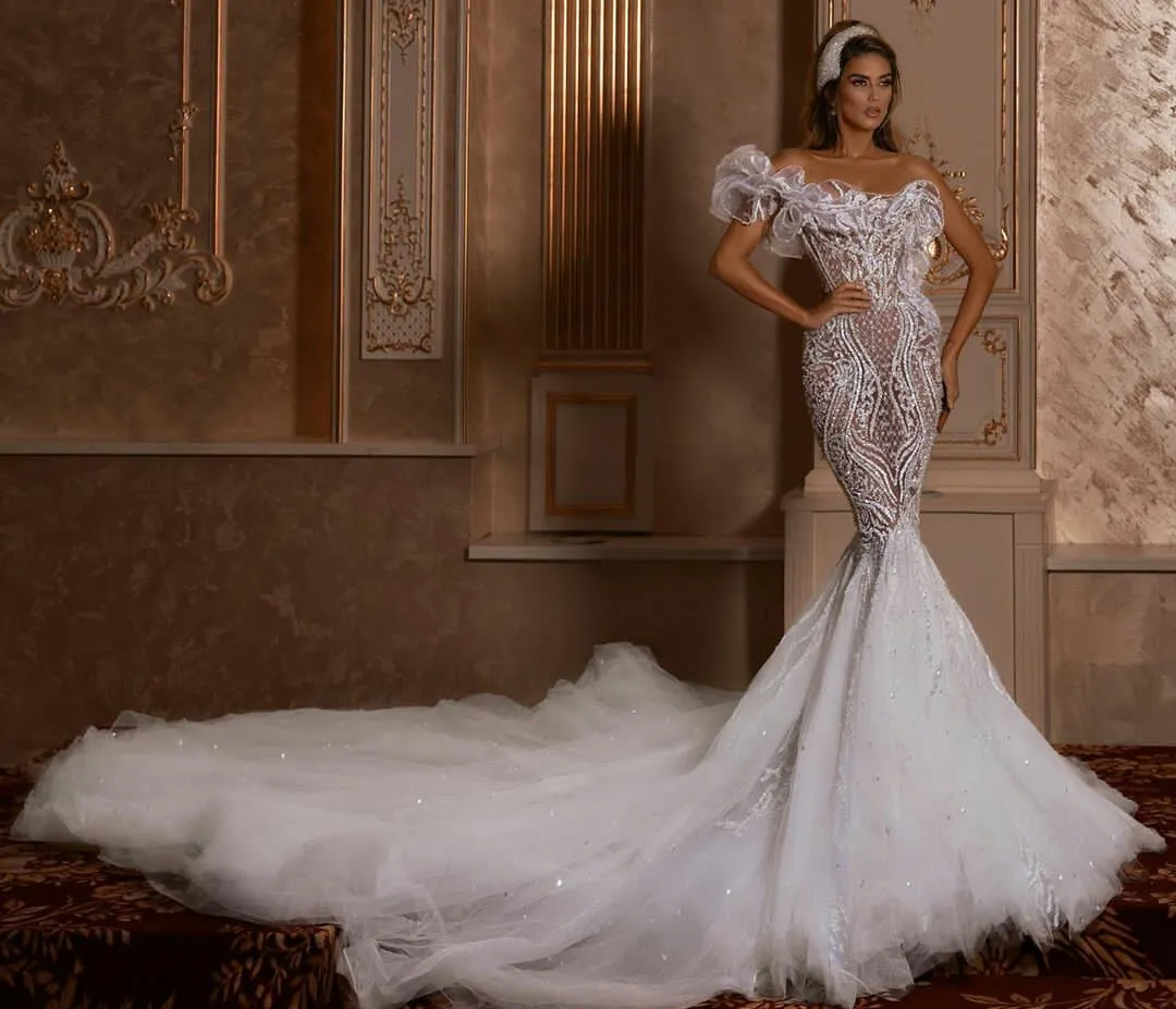 洗練されたセクシーさ｜レース＆シースルー・マーメイドドレス 洗練されたセクシーさ｜レース＆シースルー・マーメイドドレス