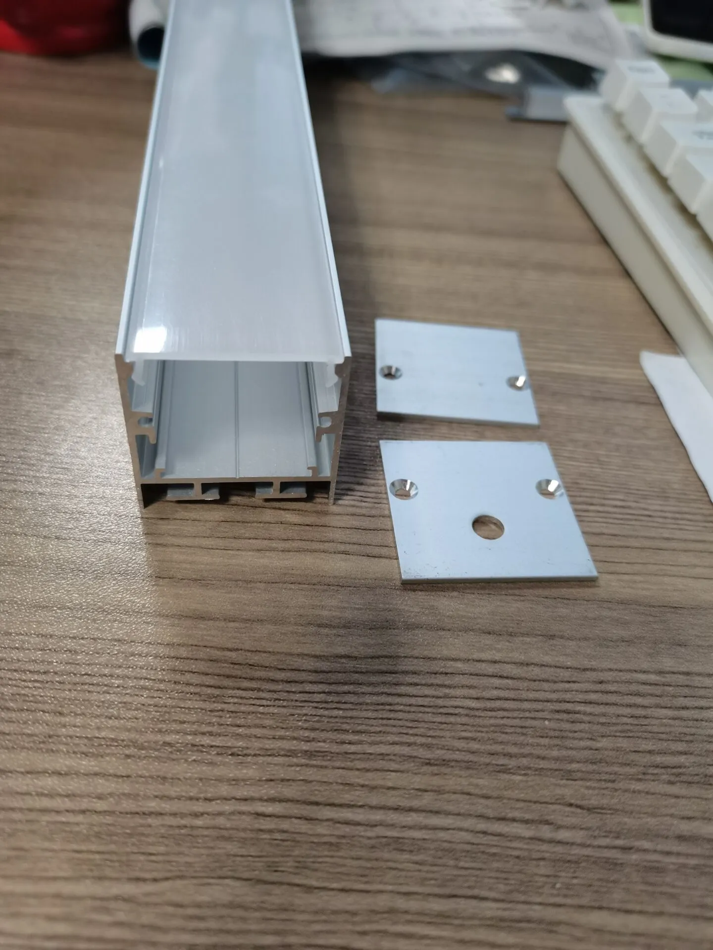 Balkenleuchtengehäuse Shenzhen Fabrikpreis 35 mm breites Aluminium-LED-Profil für Decken- oder Pendelleuchte