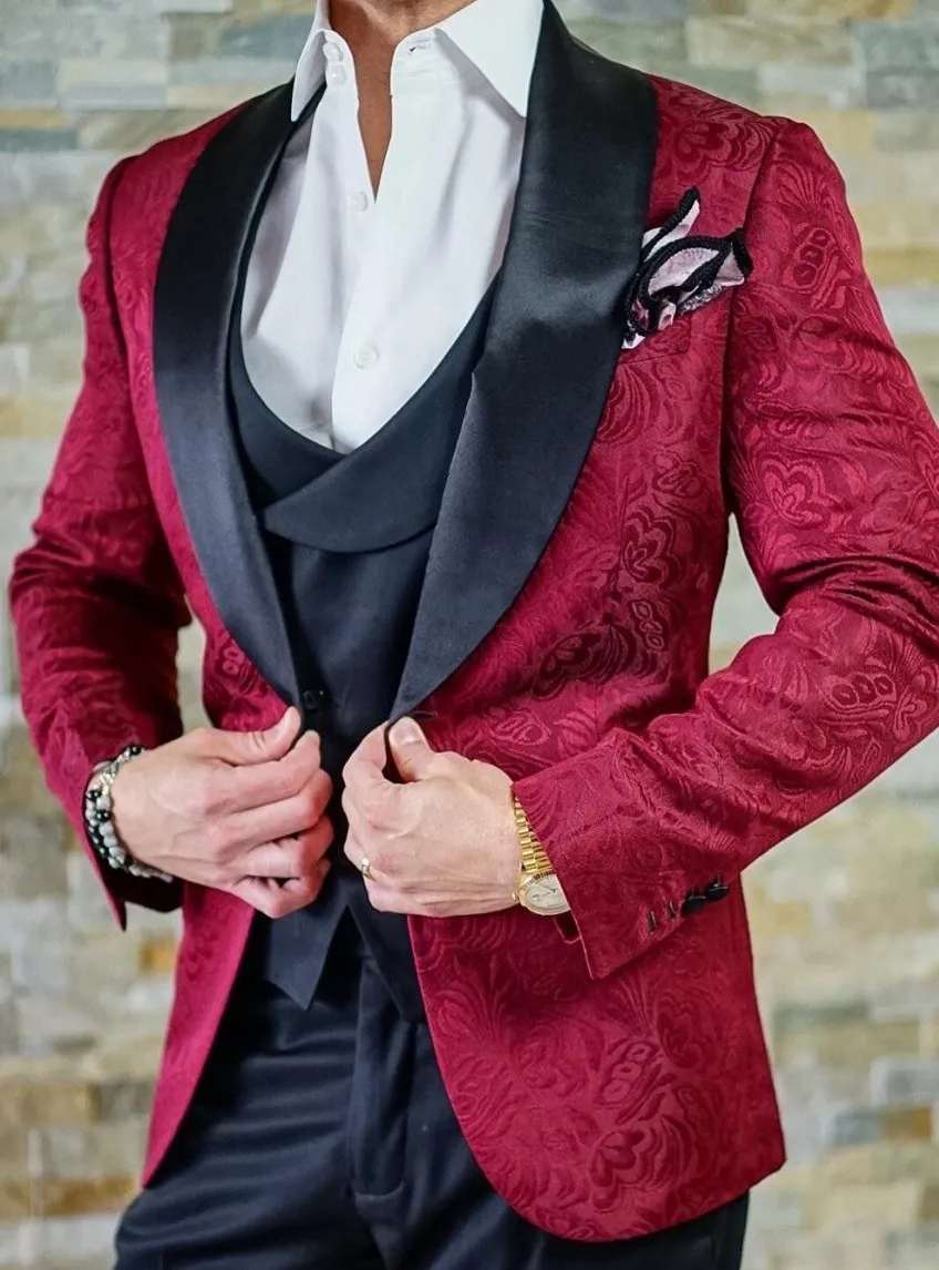 Mode Burgundy Embossing Groom Tuxedos Sjal Lapel Groomsman Bröllop Tuxedos Men Prom Jacka Blazer 3 Piece Suit (Jacka + Byxor + Tie + Vest) 66