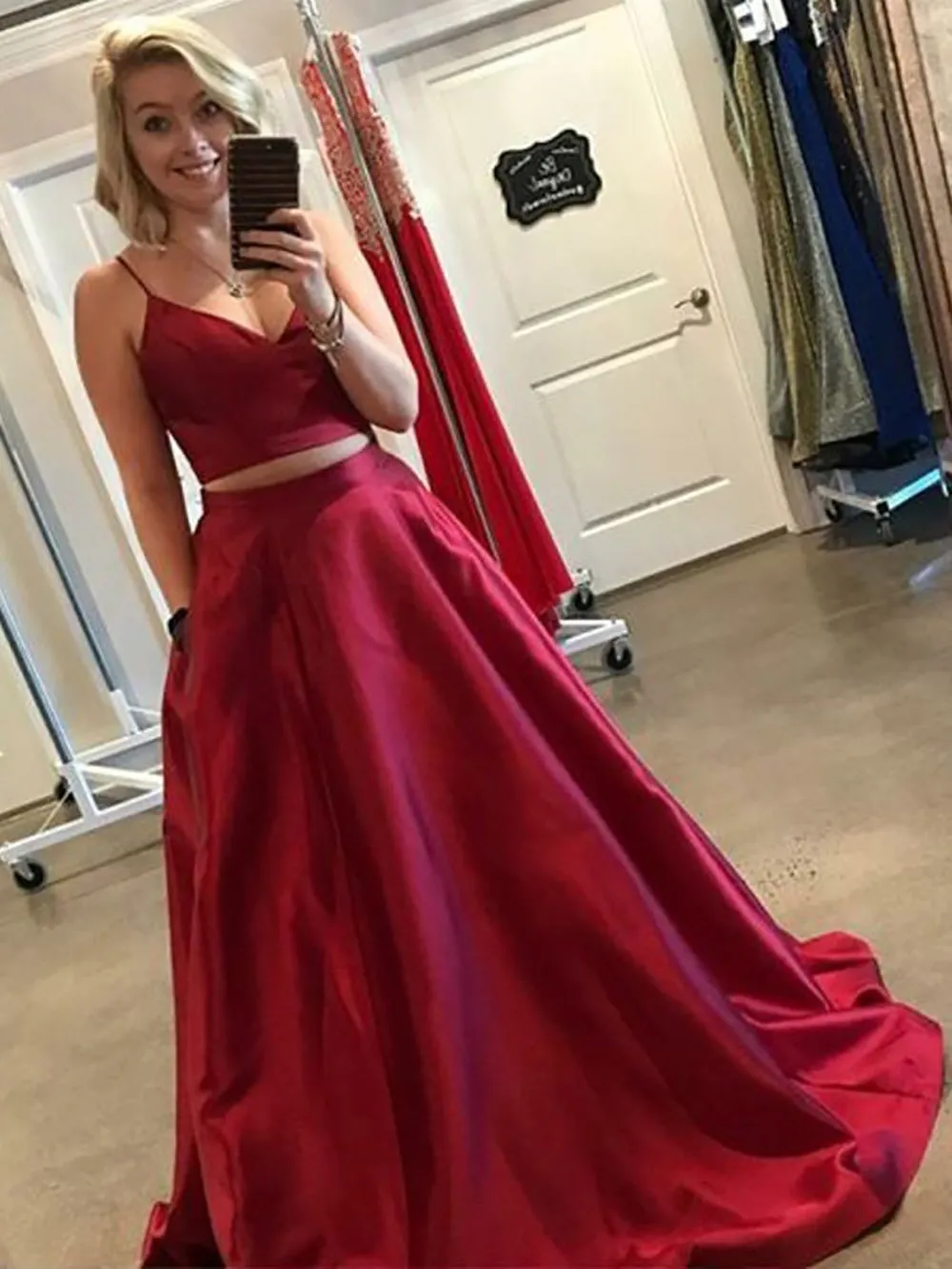 Nuevo listado de dos piezas largo vestido de fiesta de graduación vestido de fiesta con cuello en V correas de espagueti rojo oscuro satinado vestidos largos de graduación con bolsillos