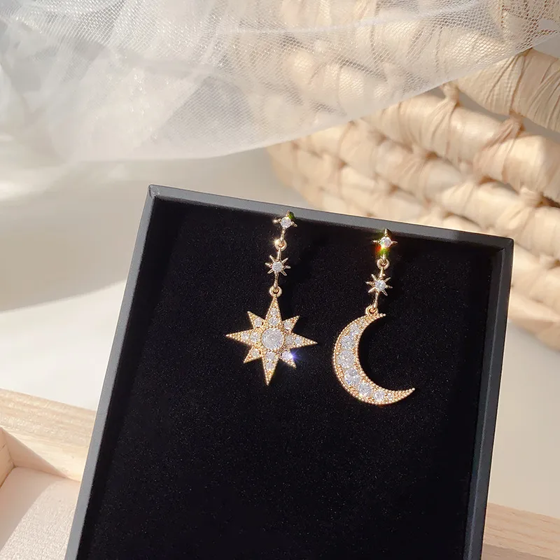 Asymmetric Star And Moon Earrings Temperament Net Red Korean Earrings Personalized Versatile Simple Earrings Fashion Women Wholesale