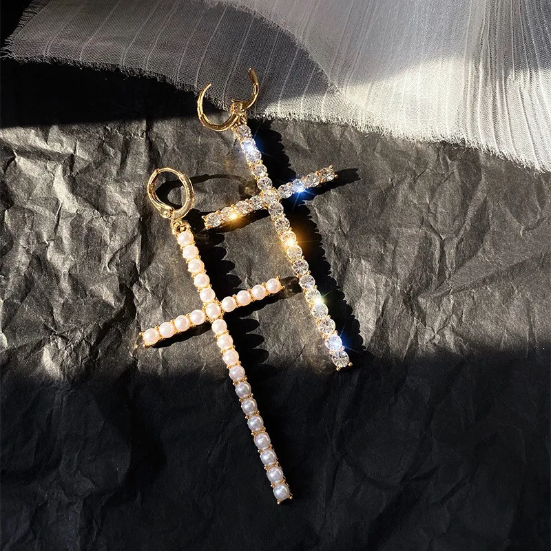 S1630 Fashion Jewelry Asymmetric Rhinstone Pearls Cross Earrings Cross Dangle örhängen