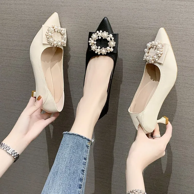 Black 5cm High Heels Designer Schuhe 2021 Neue Mode Pearl Strass Zeigte Spitze Lederschuh Auf Lager Kostenloser Versand