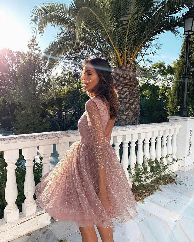 2020 Belle Blush Rose Jewel Cou Une Ligne Homecoming Robes De Bal Sexy Dos Nu Genou Longueur Graduation Robes Mini Cocktail Robes De Soirée