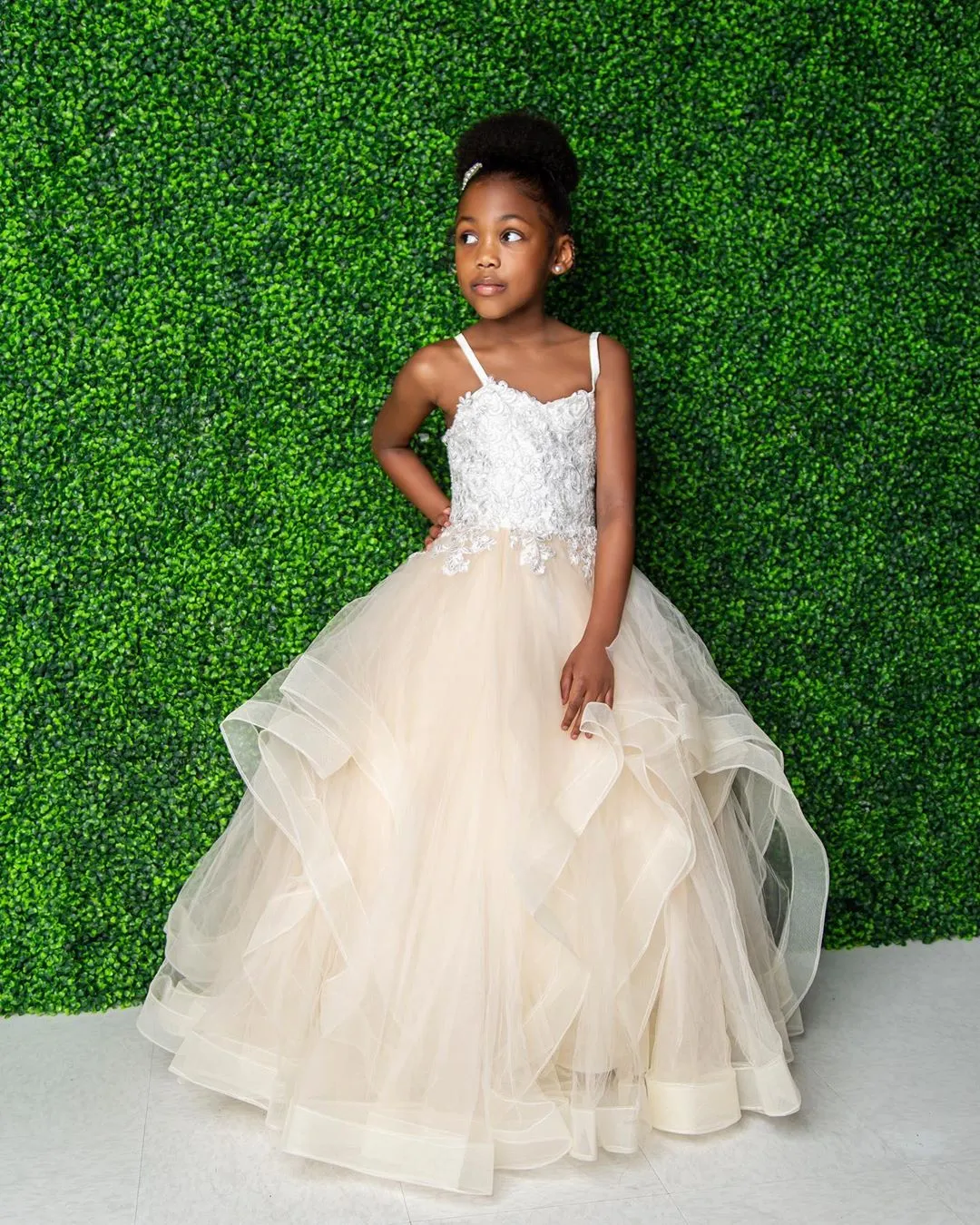 Champagne dentelle 2020 robes de fille de fleur robe de bal Spaghetti Tiers petite fille robes de mariee Vintage Communion Pageant robes robes F187