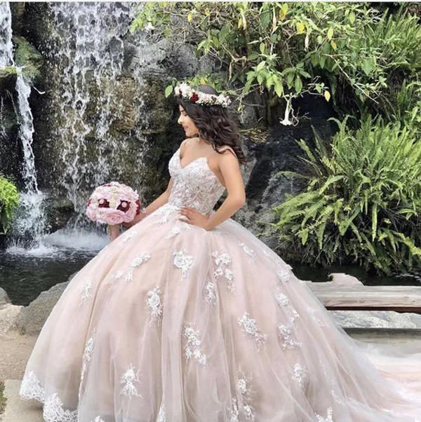 2022 Stunning Quinceanera Dresses See Though Top Sweetheart Lace-Up Applique Ball Gowns Prom Sweet 16 Dress Robes de Soire Evening Wear