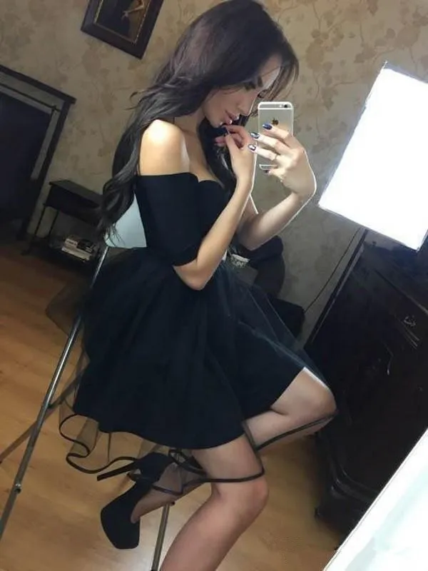 Little Black Homecoming Vestidos Classic Off Hombrecitos de manga corta vestido de fiesta Mini Gows de Little Black Homecoming Vestidos Classic Off Hombrecitos de manga corta vestido de fiesta Mini Gows de