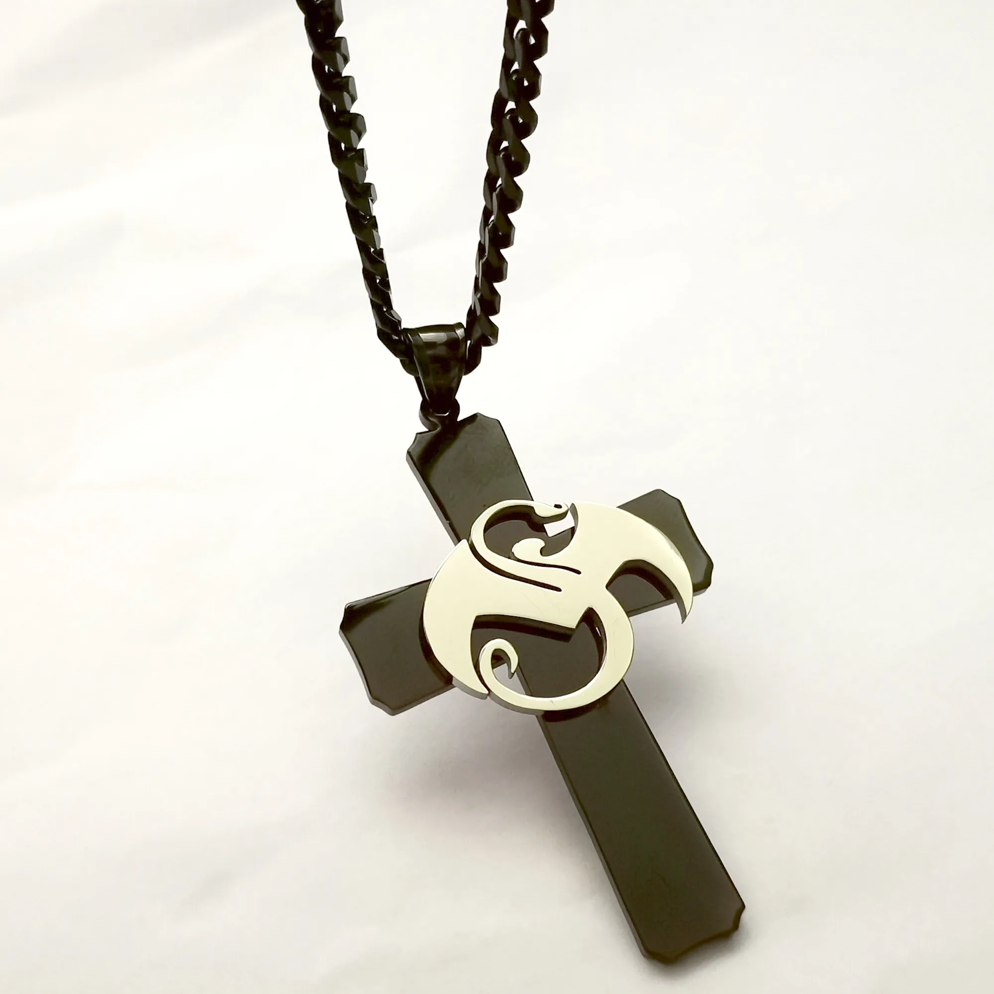 Grand collier avec pendentif en forme de croix noire en acier inoxydable, breloques de dragon de musique étrange, avec chaîne gourmette de 5mm, 24 pouces, ICP Jugallo279j