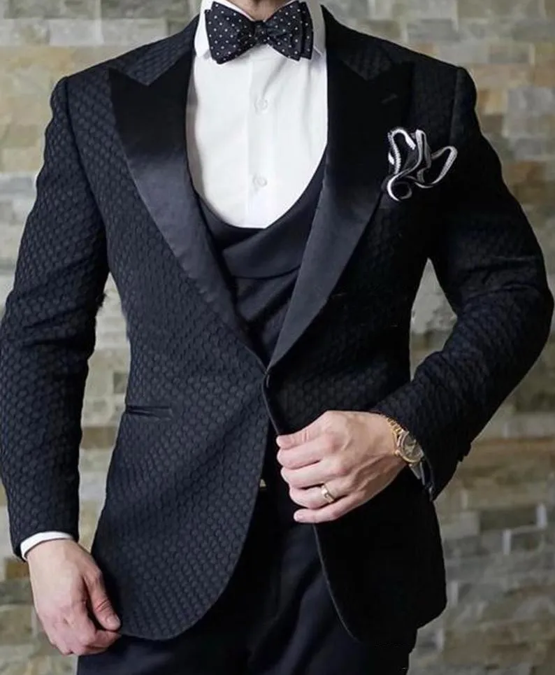 Fashion Black Peak Risvolto Smoking dello sposo Punto d'onda Groomsman Smoking da sposa Uomo Giacca da ballo Blazer Abito 3 pezzi (giacca + pantaloni + cravatta + gilet) 67