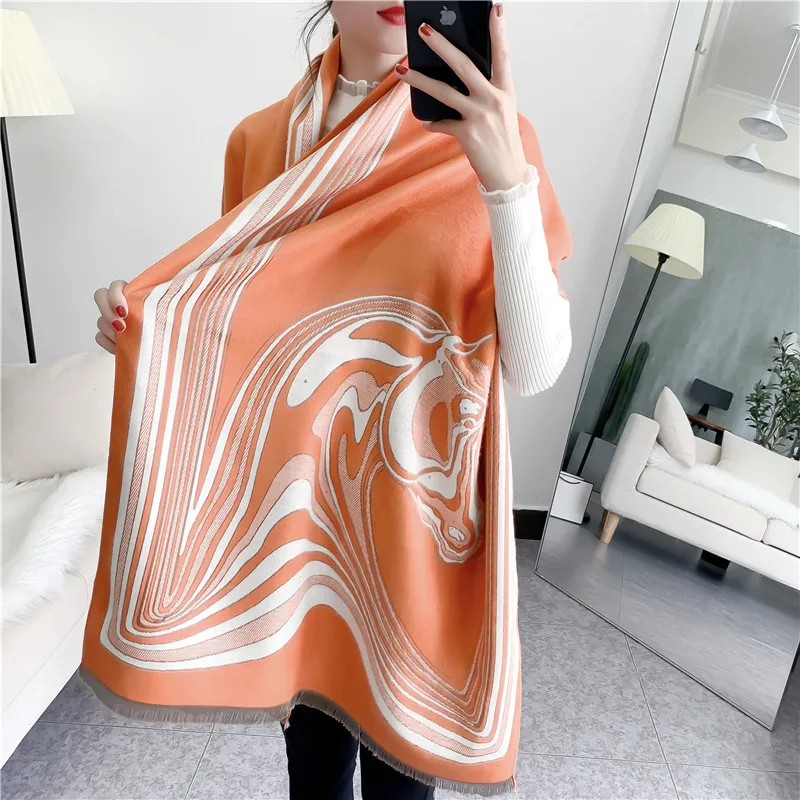 Schals 2021 Warme Kaschmir Dame Schal Pferd Design Chic Orange Farbe Schal Oversize Mode Doppelseitige Dicke Schals