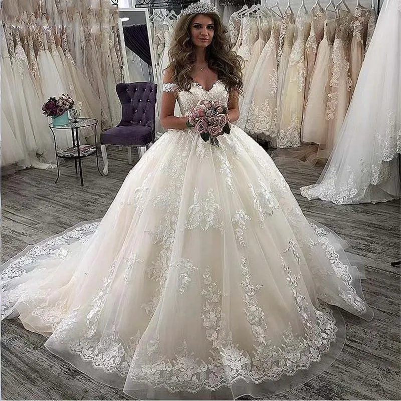 Vintage Princess Ball Gown Wedding Dress Off The Shoulder Appliques Lace Court Train Bridal Wedding Dresses Custom Made Vestidos de novia