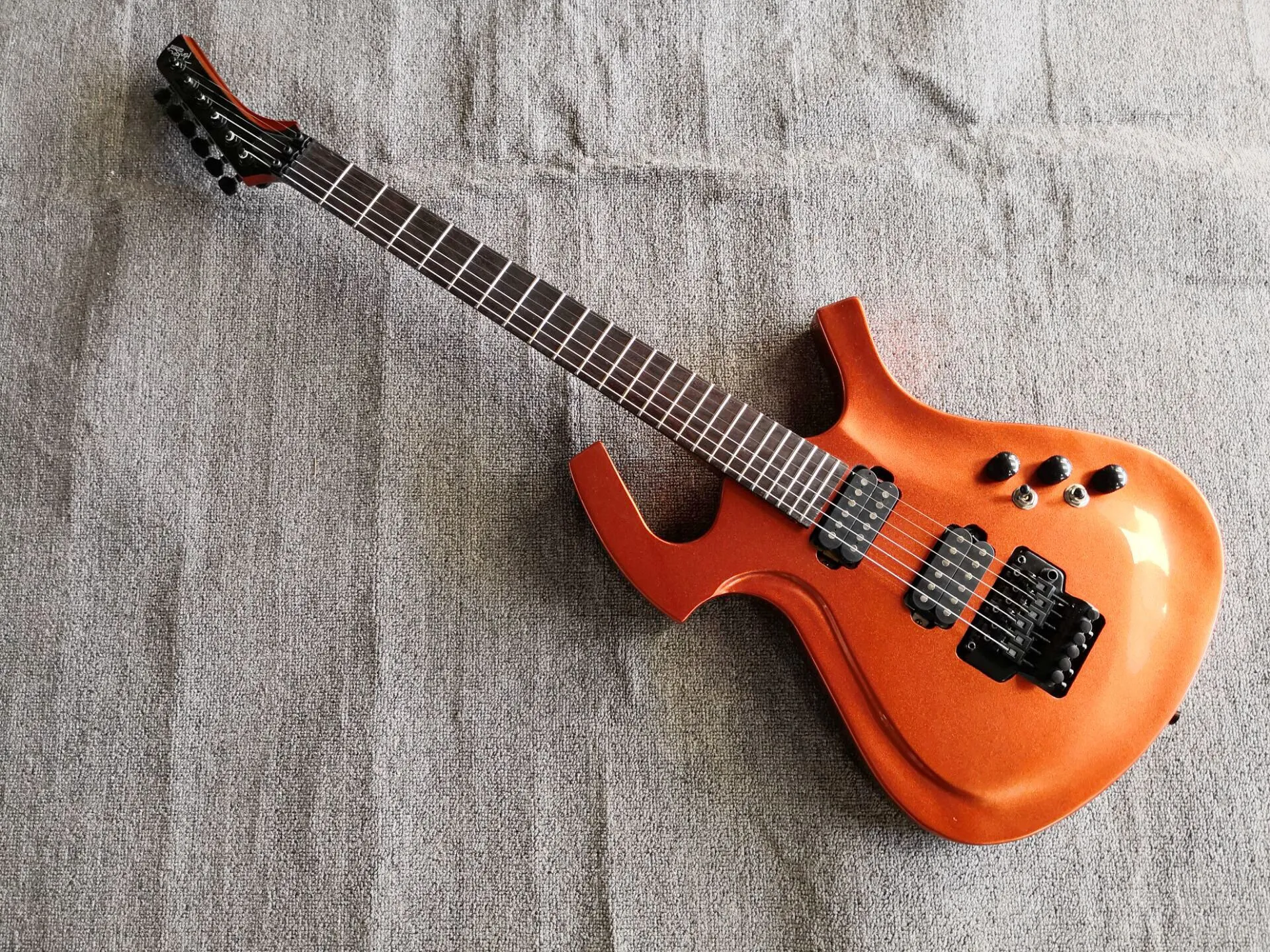 エレキギター 赤 ソリッドボディ