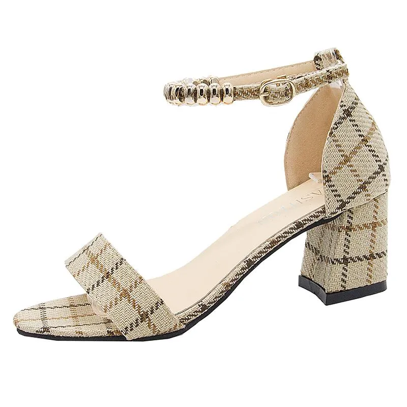 Nya Kvinnors Sandaler Sommarstil Tjock Hälsa Hög Plaid Open Toe Sandal Ankelband Ladies Single Shoes