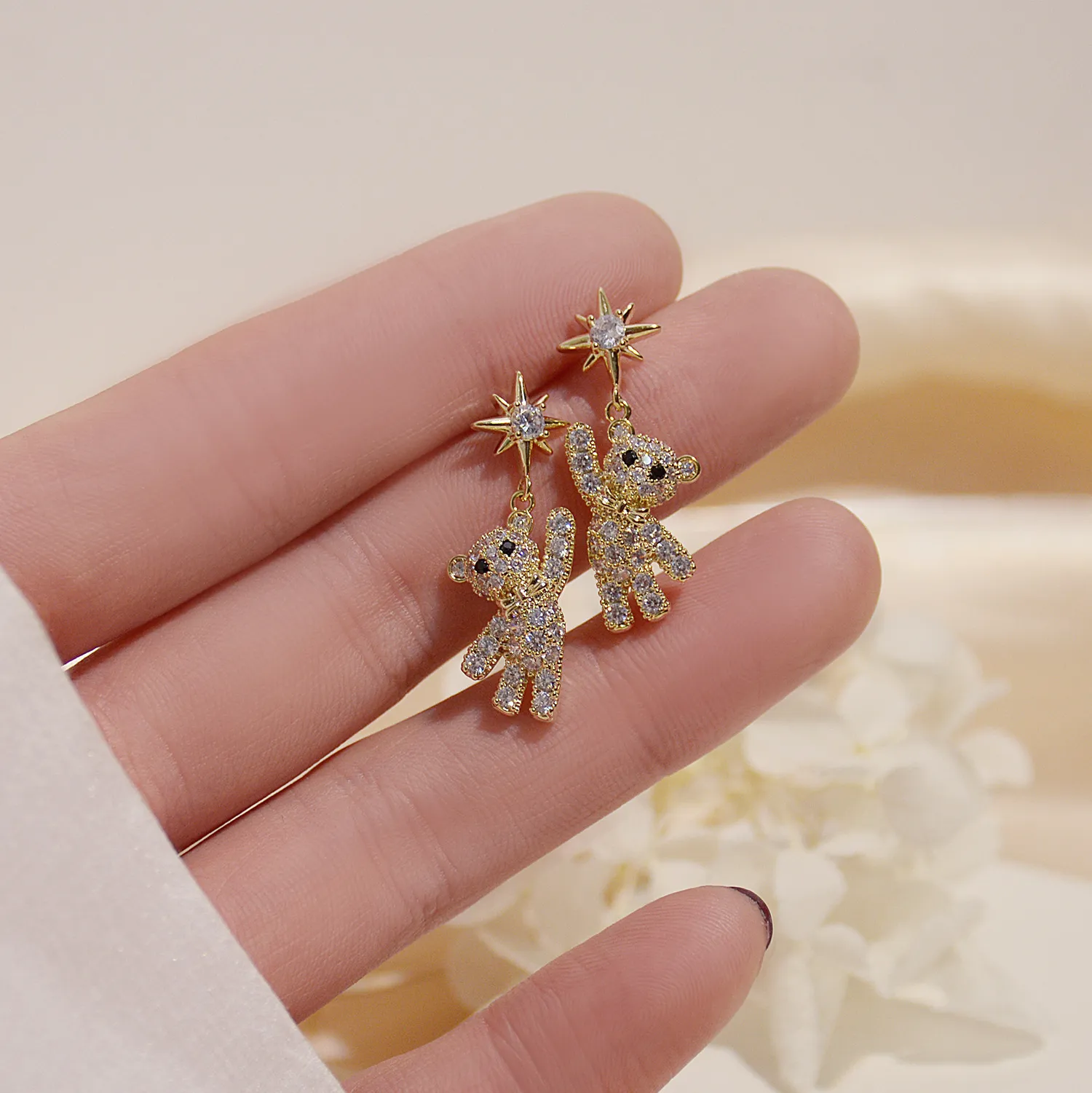 새로운 패션 네트 레드 전체 다이아몬드 베어 귀걸이 여성 한국어 버전 간단한 성격 작은 별 귀걸이 도매