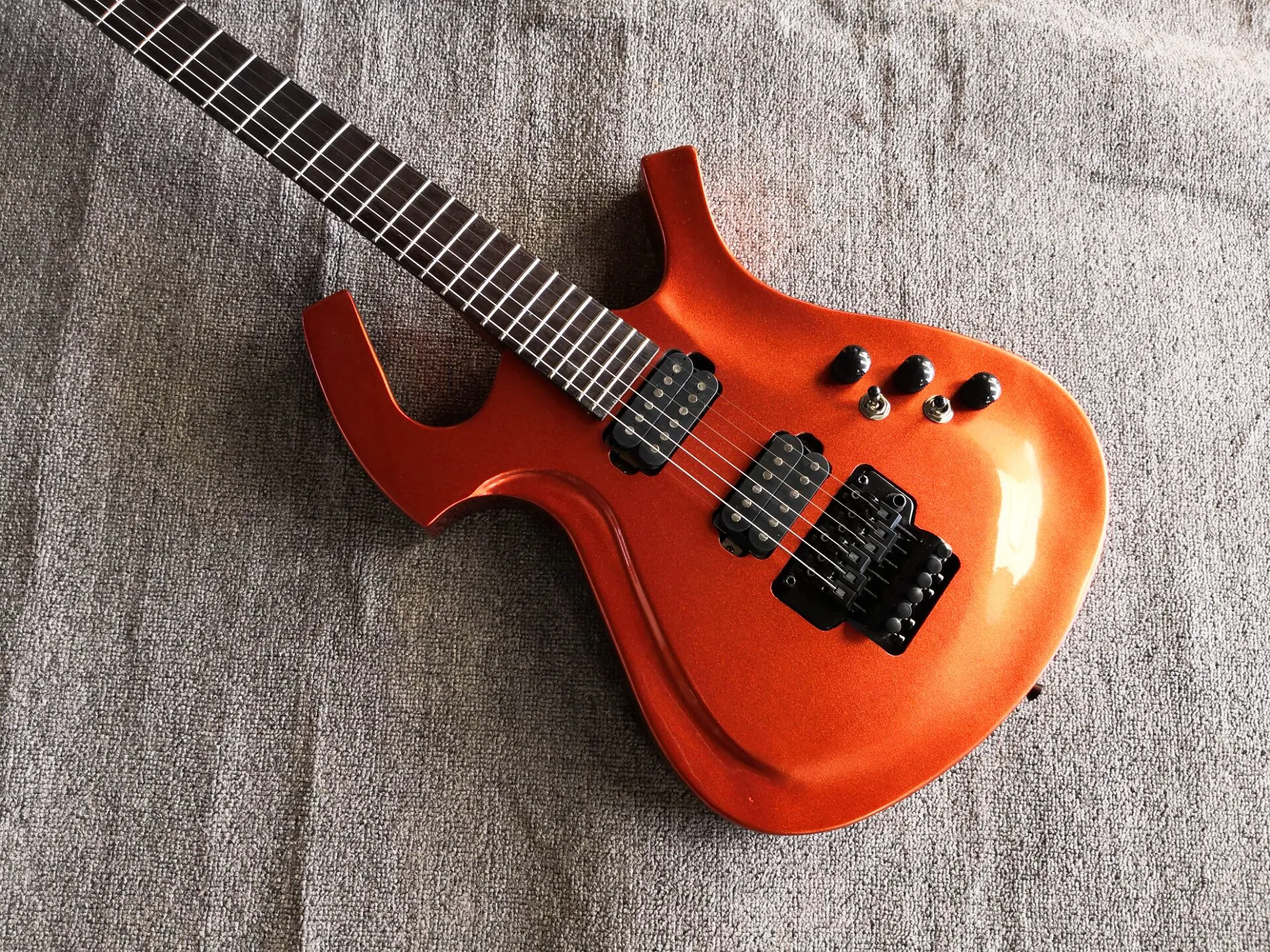 Сшитое Fly Mojo Прозрачный Вишневый красный электрическая гитара двойной Rose Tremolo Tailpiece гитары Китай Сделано Electeic гитары Бесплатная доставка