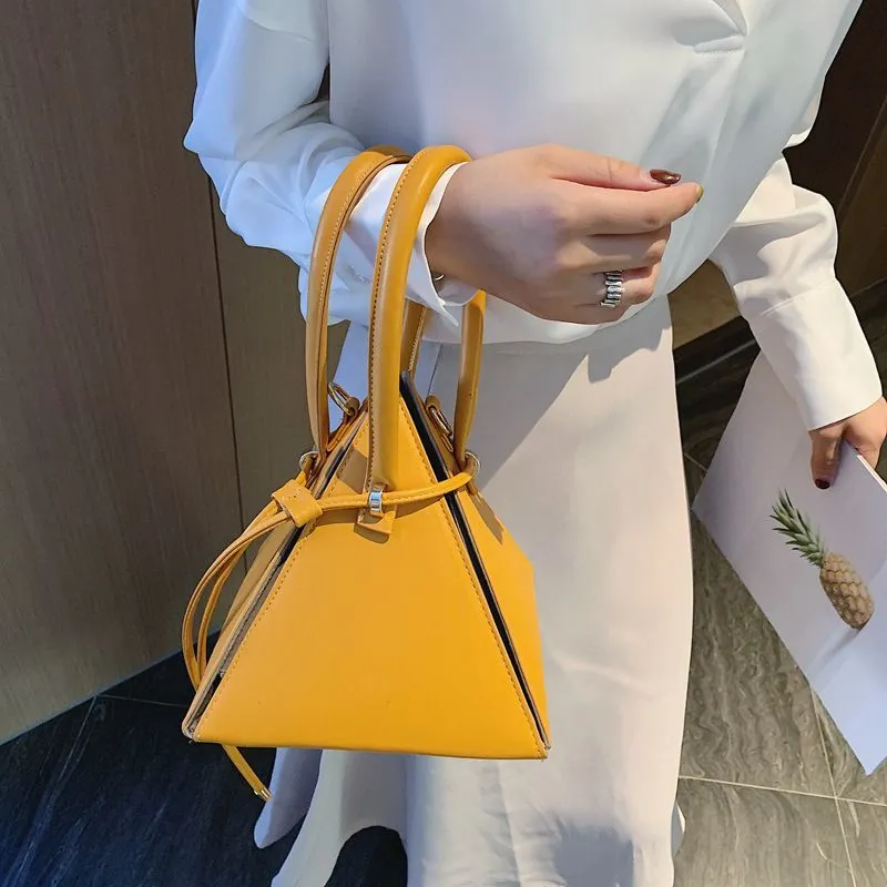 Designer-koreansk stil triangel Tygkassar för kvinnor läder handväska liten handväska